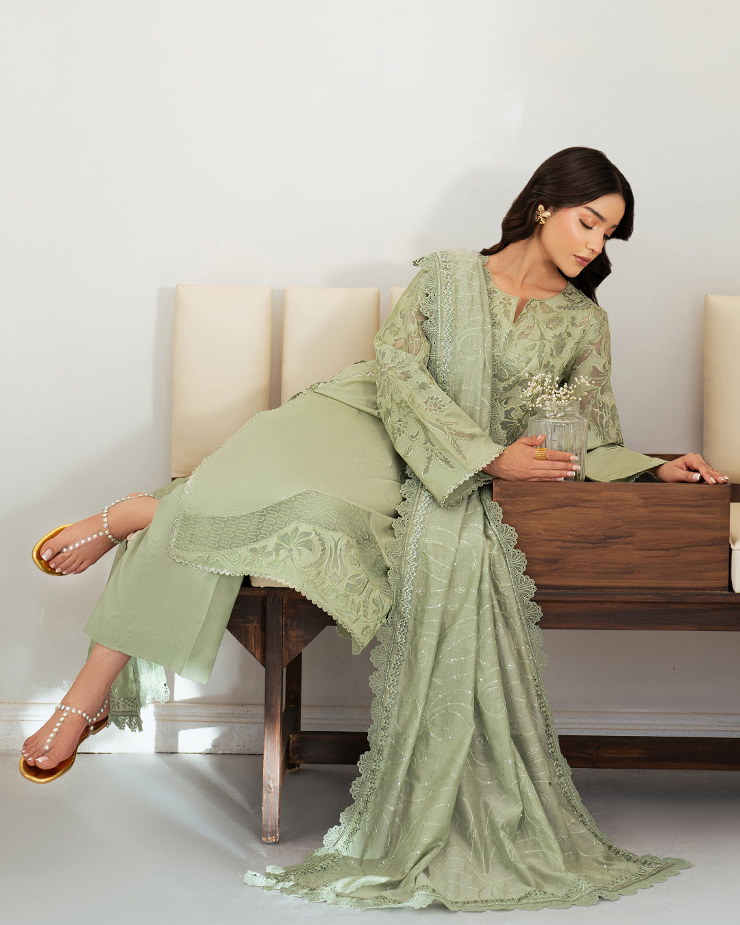 Sera Lawn by Mahnur – SP-08 – Light Parrot | Luxury Embroidered Suit