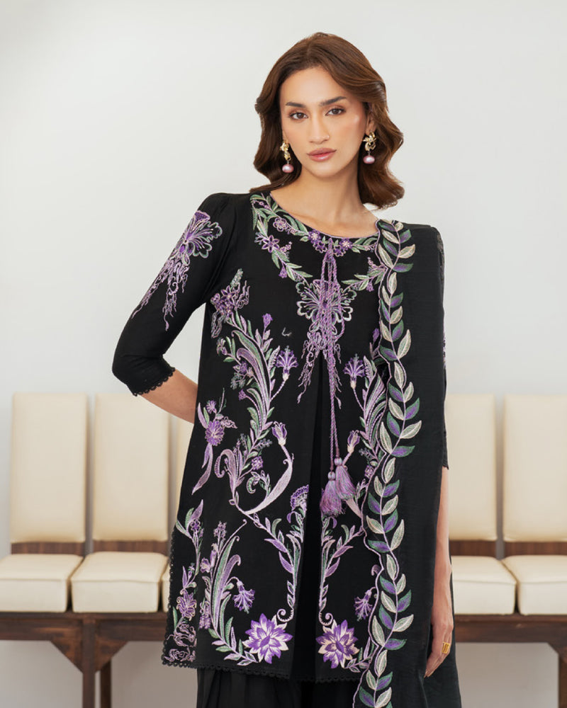 Sera Lawn by Mahnur – SP-07 – Black | Luxury Embroidered Suit