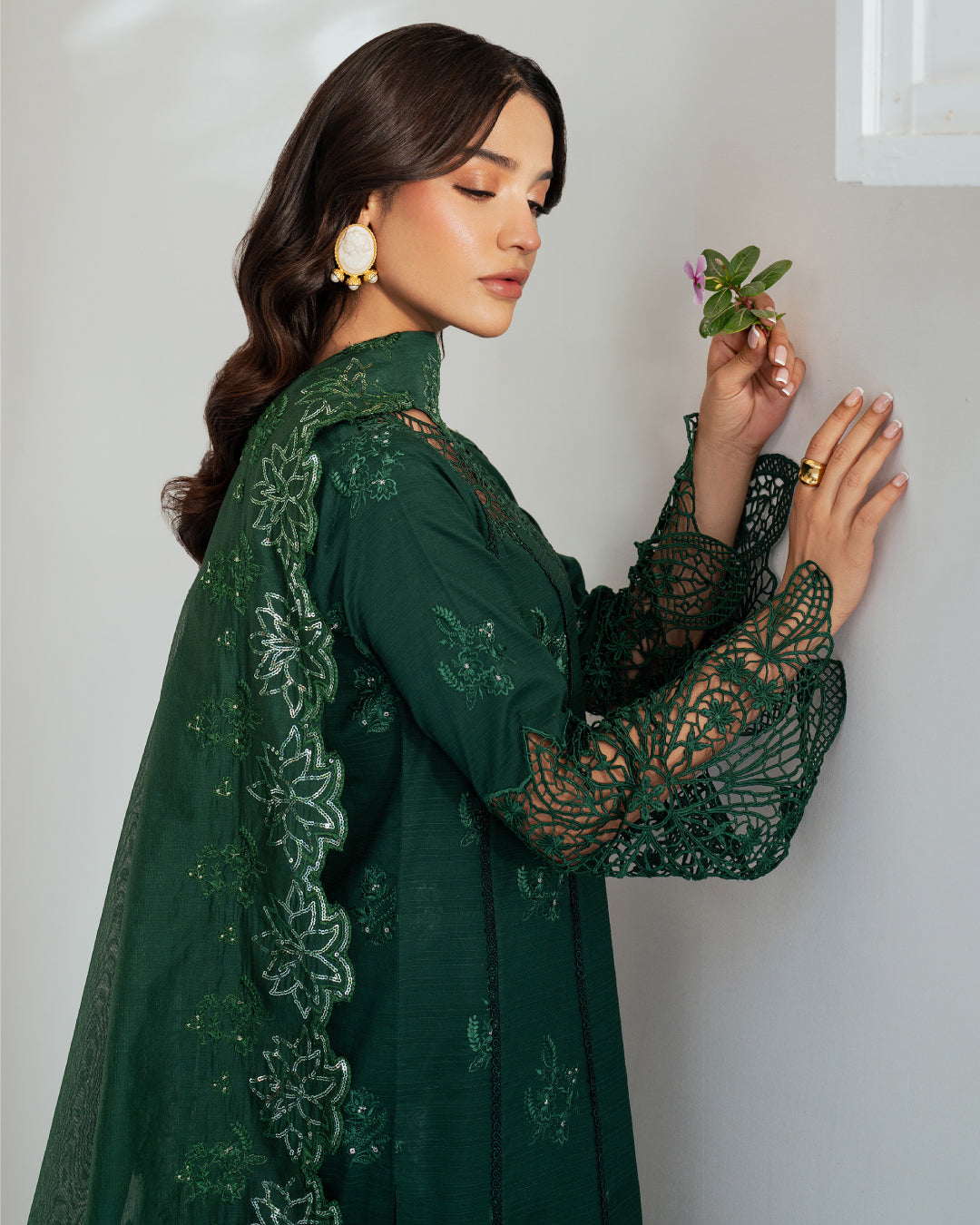 Sera Lawn by Mahnur – SP-02 – Dark Green | Luxury Embroidered Suit