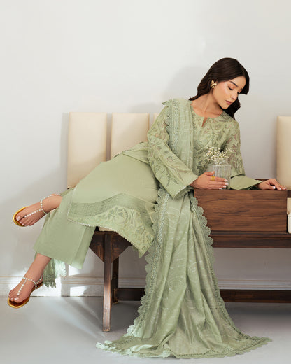 Sera Lawn by Mahnur – SP-08 – Light Parrot | Luxury Embroidered Suit