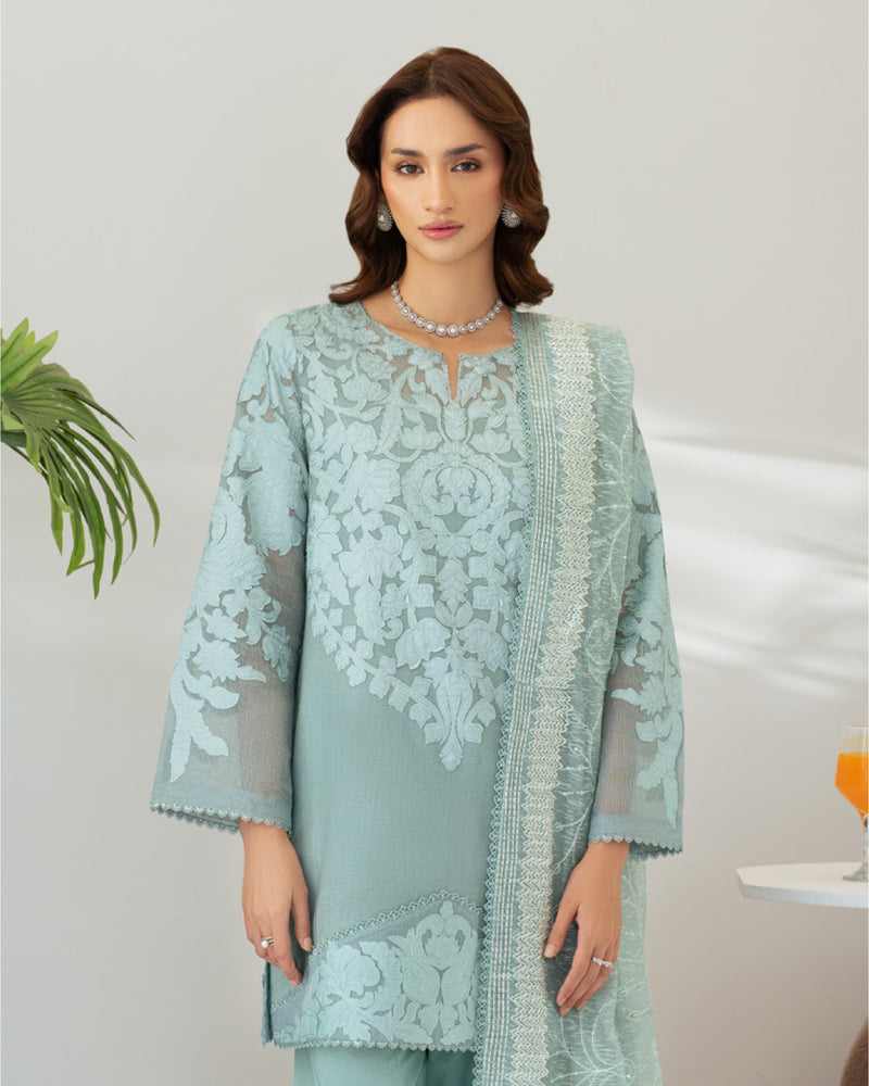 Sera Lawn by Mahnur – SP-03 – Sky Blue | Luxury Embroidered Suit