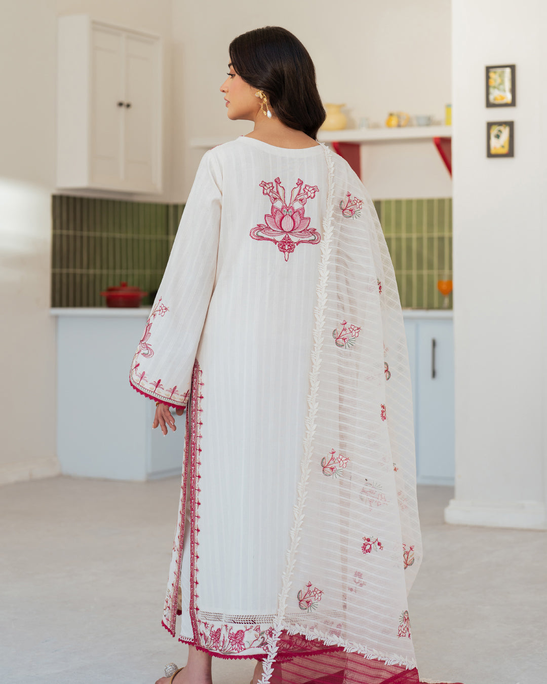 Sera Lawn by Mahnur – SP-05 – White | Luxury Embroidered Suit