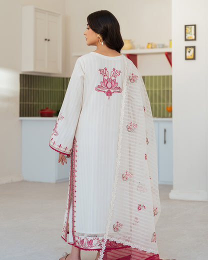Sera Lawn by Mahnur – SP-05 – White | Luxury Embroidered Suit